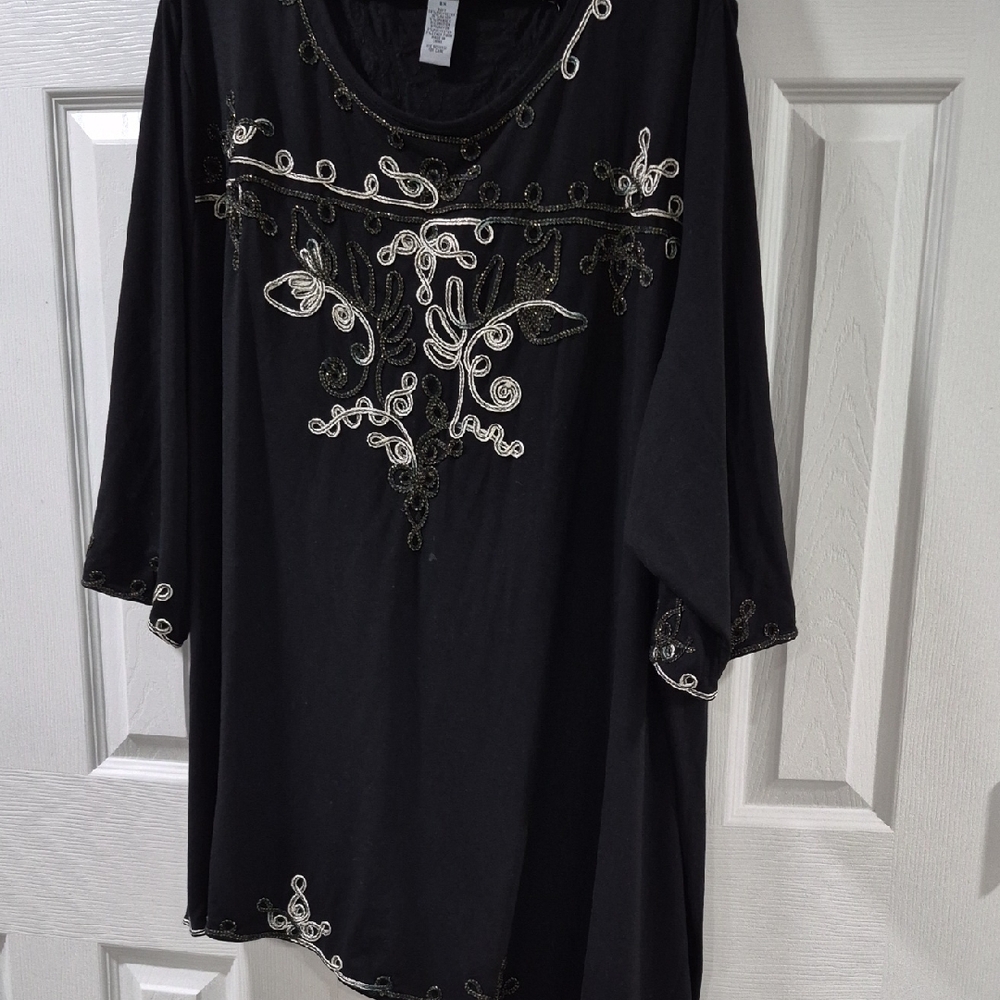 Catherines Black Tunic with Elegant Embroidery - Picture 3 of 4
